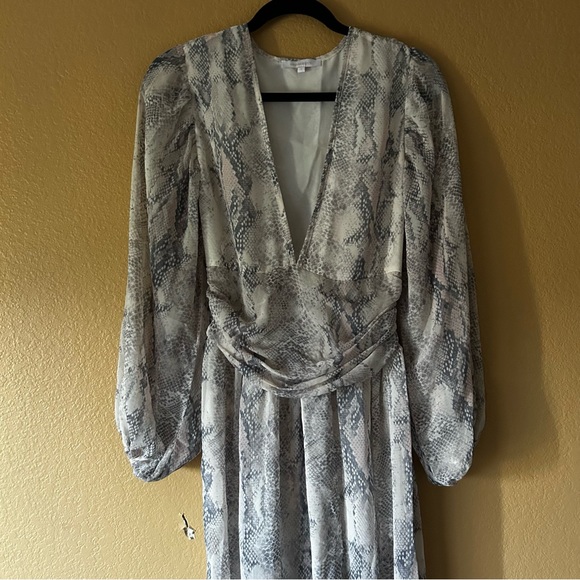 Olivaceous Gray Animal Print Women’s Dress - Size Small - Picture 12 of 12